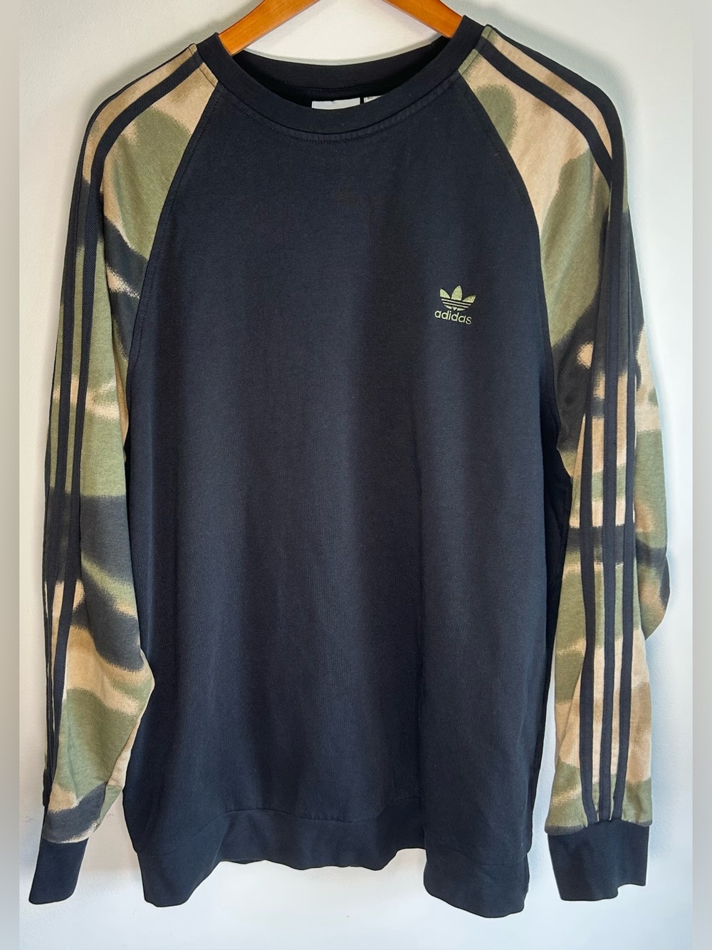 Adidas Originals Camo Stripes Mens Crewneck Sweater Size XL Pullover Stretch EUC